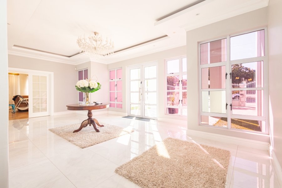 7 Bedroom Property for Sale in Flamingo Vlei Western Cape